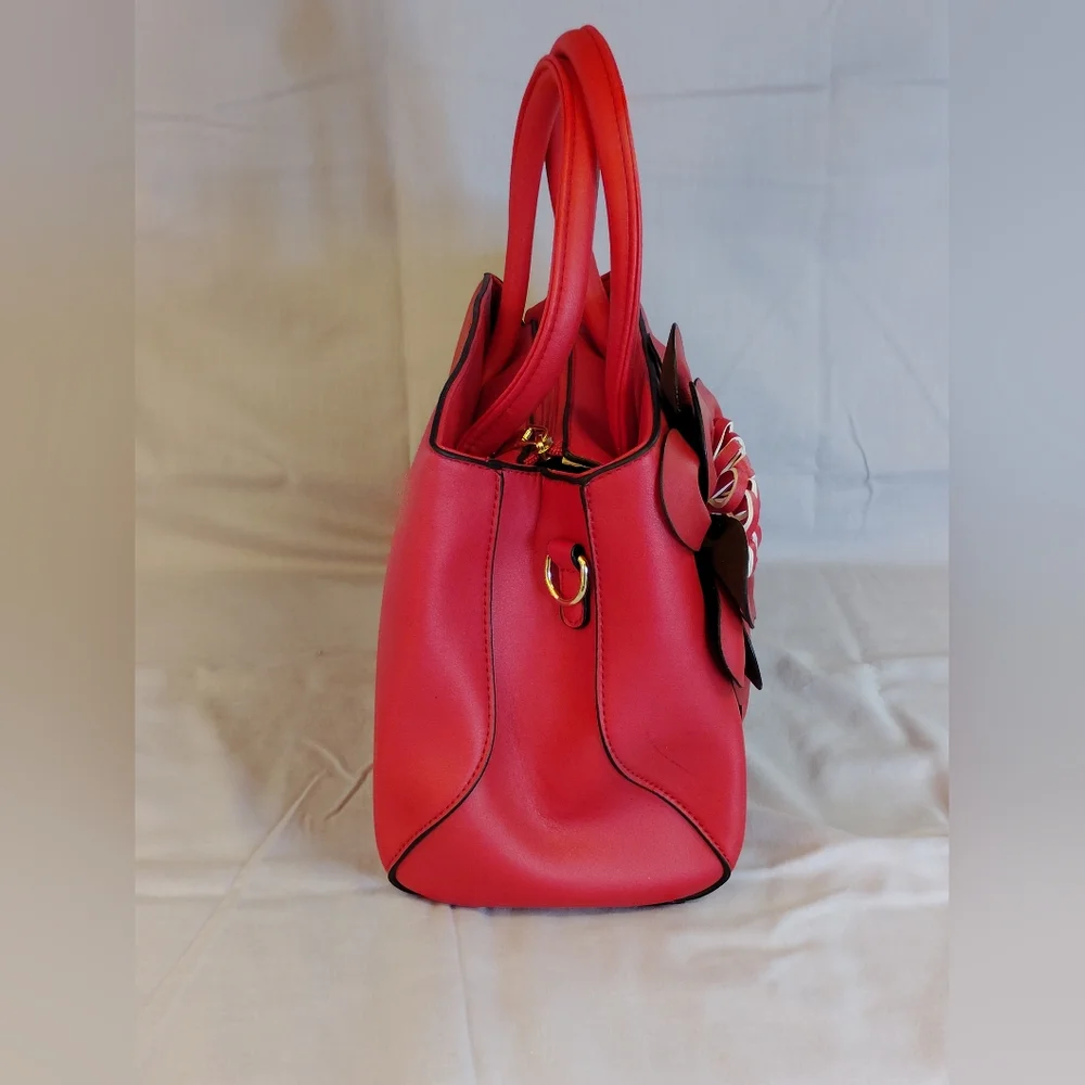 Elegant Red Floral Handbag - Picture 4 of 10